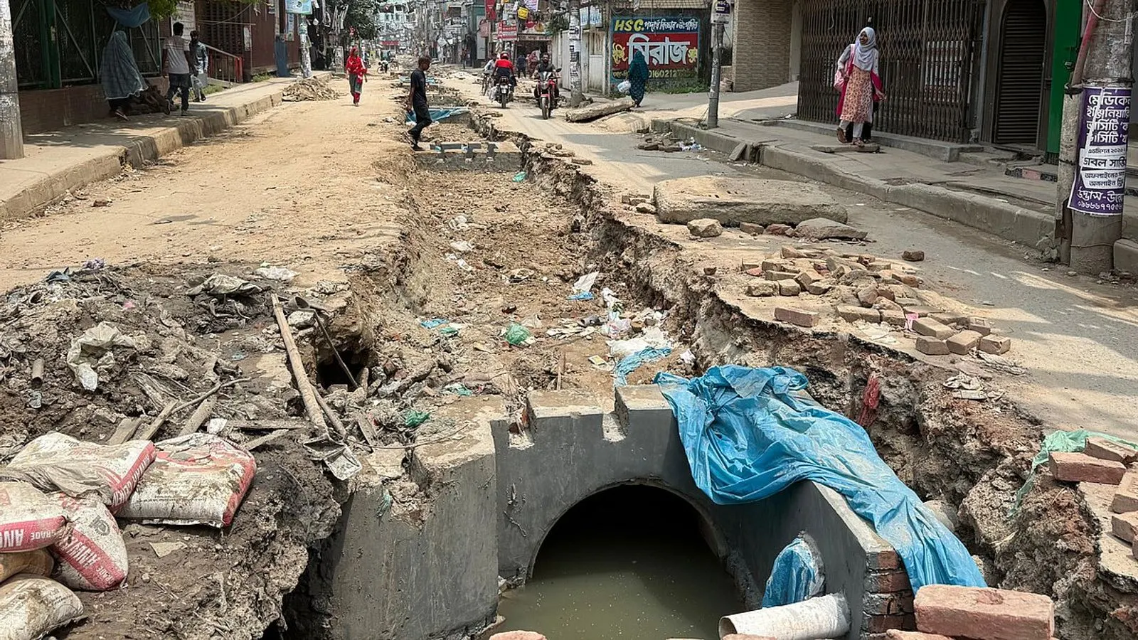 রাজধানীর বেহাল রাস্তা: দুর্ভোগে নগরবাসী