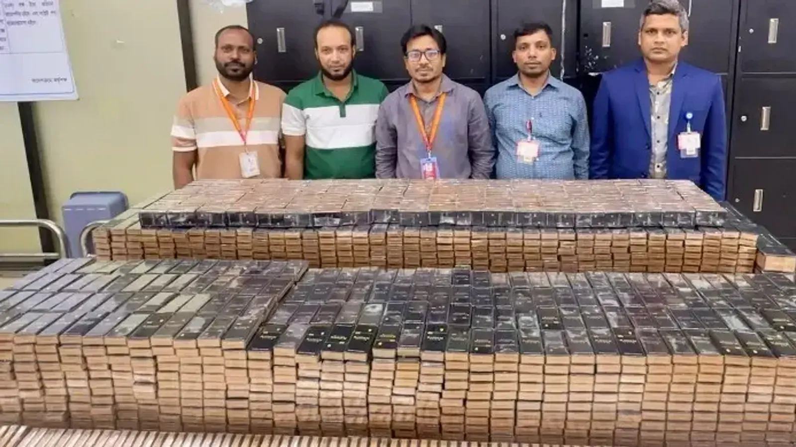 ঢাক ও চট্টগ্রামে কাস্টমস গোয়েন্দার অভিযানে ৯৭ লাখ টাকার মাল জব্দ