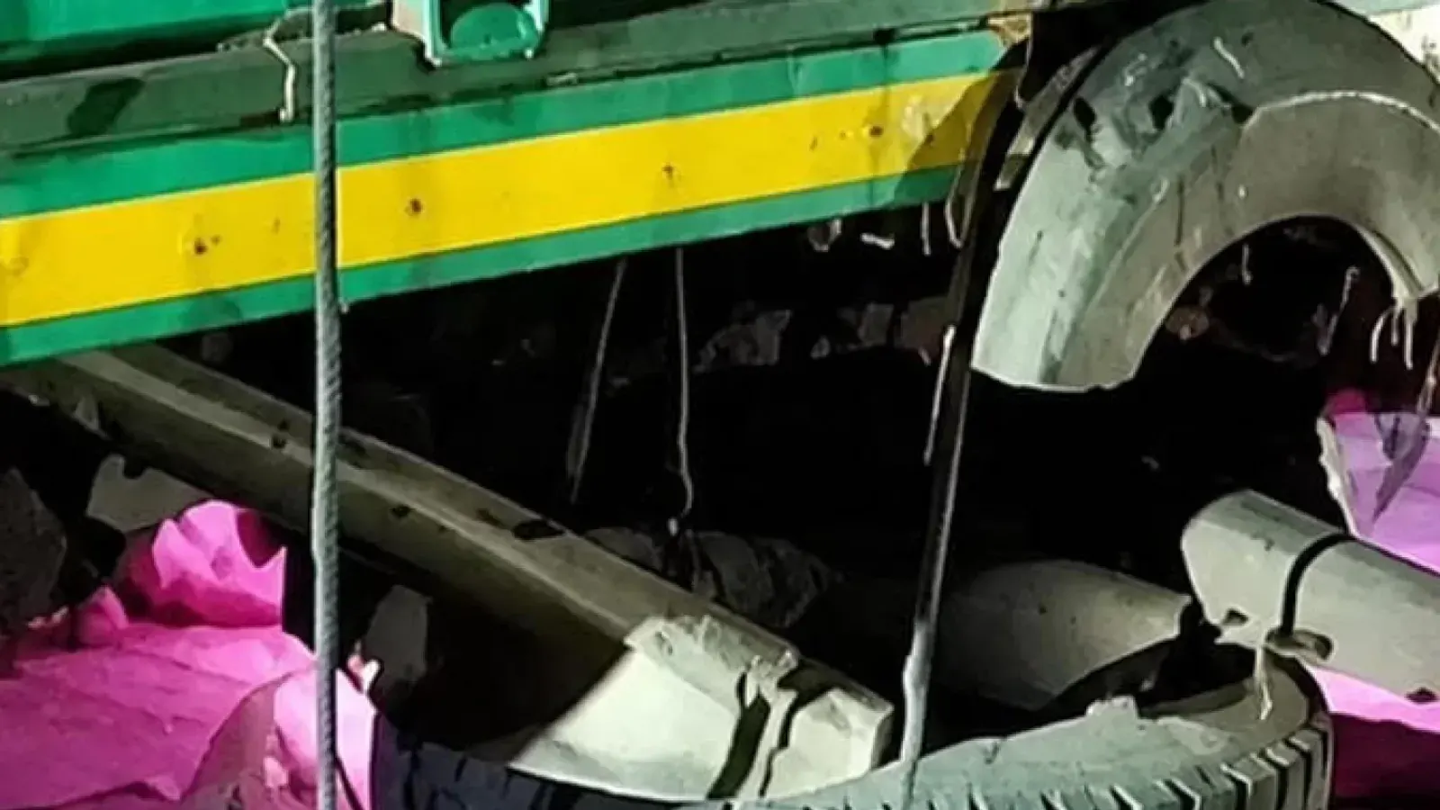 ঢাকা-রংপুর মহাসড়কে ট্রাকের নিচে চাপা পড়ে তিন ব্যক্তির মৃত্যু