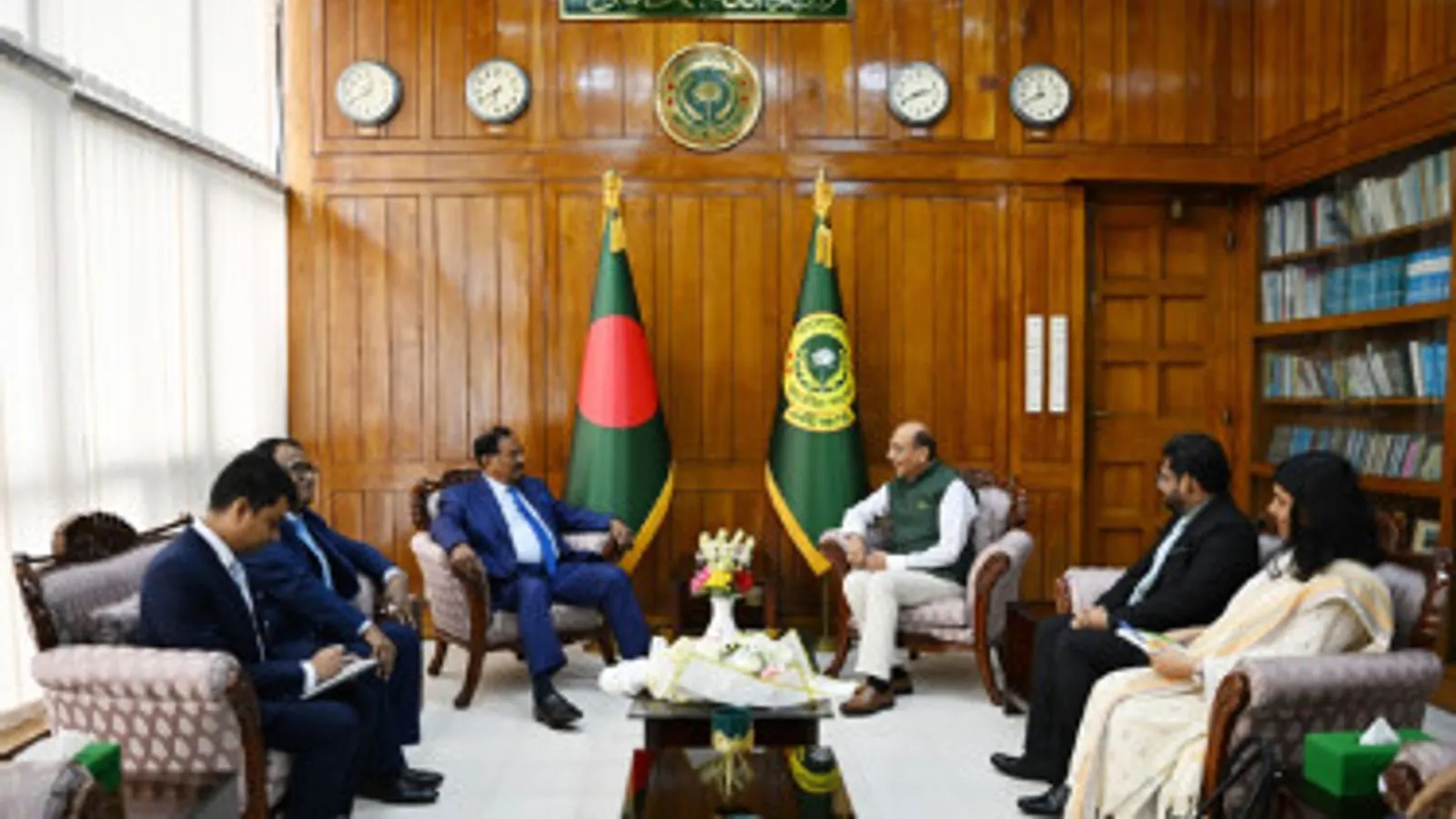 জাতীয় সংসদের স্পিকারের সাথে ভারতীয় হাইকমিশনারের সাক্ষাৎ