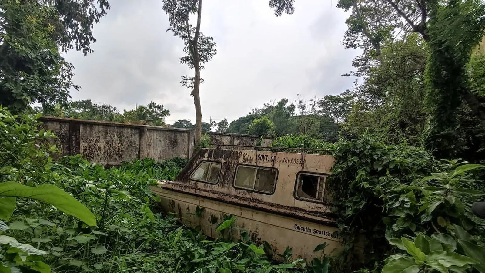 সন্দ্বীপে নৌ-অ্যাম্বুলেন্স অচল, চিকিৎসায় দেরিতে রোগীর মৃত্যু