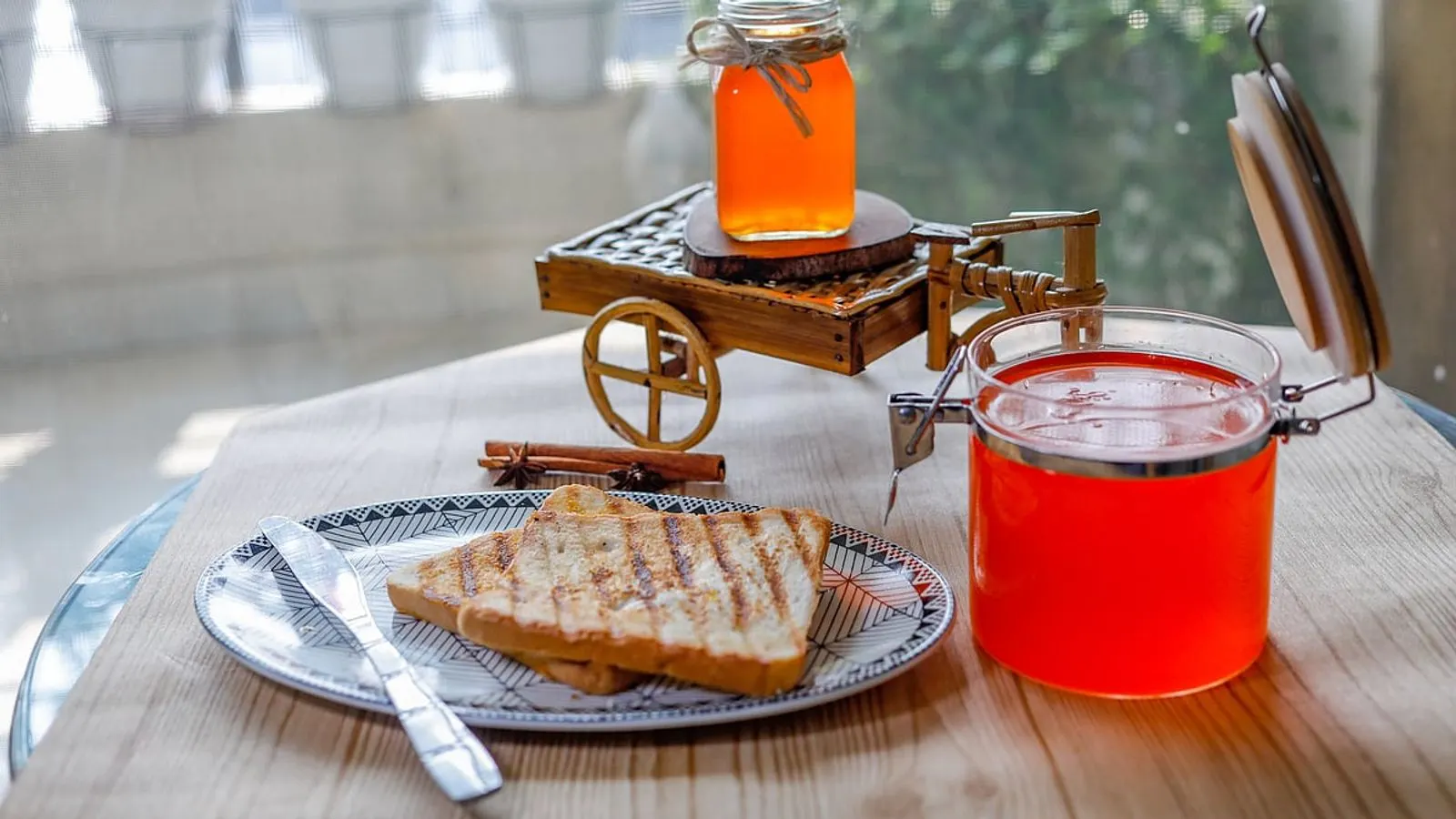 Understanding the Key Differences Between Fruit Jam and Jelly