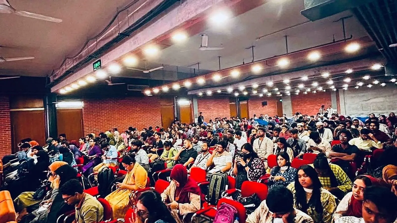 ইউআইইউতে গবেষণা ও লেখালেখি বিষয়ক কর্মশালা অনুষ্ঠিত