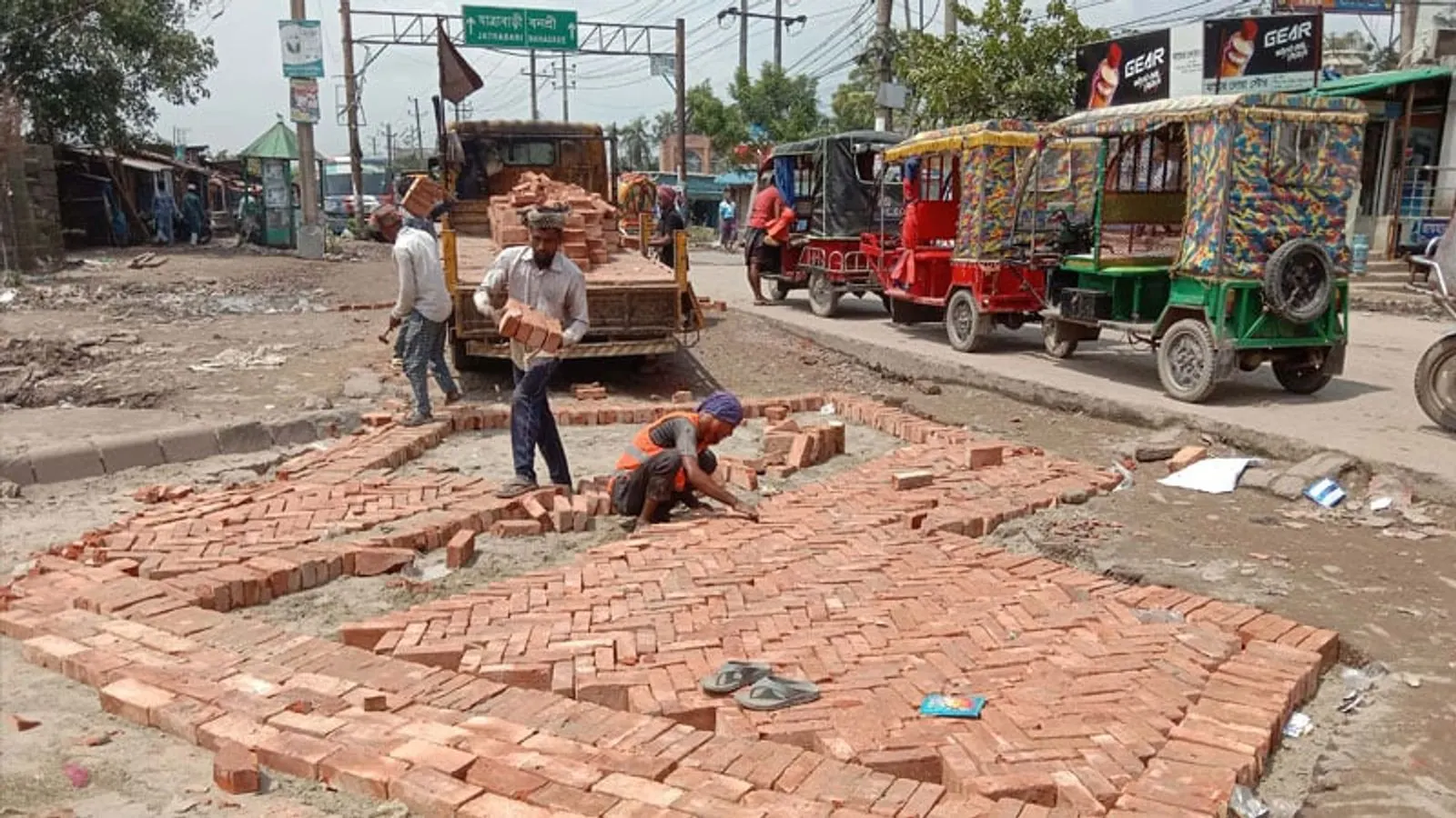 Narayanganj RHD under fire for unauthorized repair work at Shimrail intersection