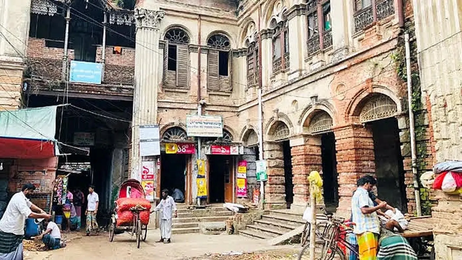 ধ্বংসের মুখে পুরনো ঢাকার ঐতিহাসিক রূপলাল হাউসের ঐতিহ্য