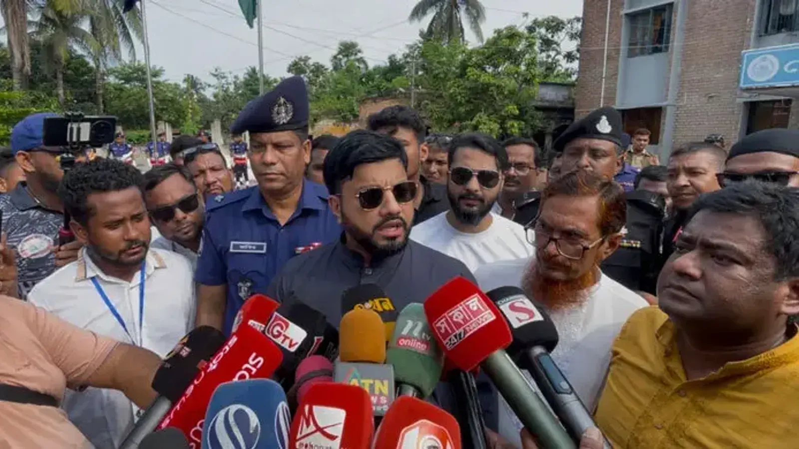 State Minister Ishraque Hossain Visits Kushtia for Official Tour