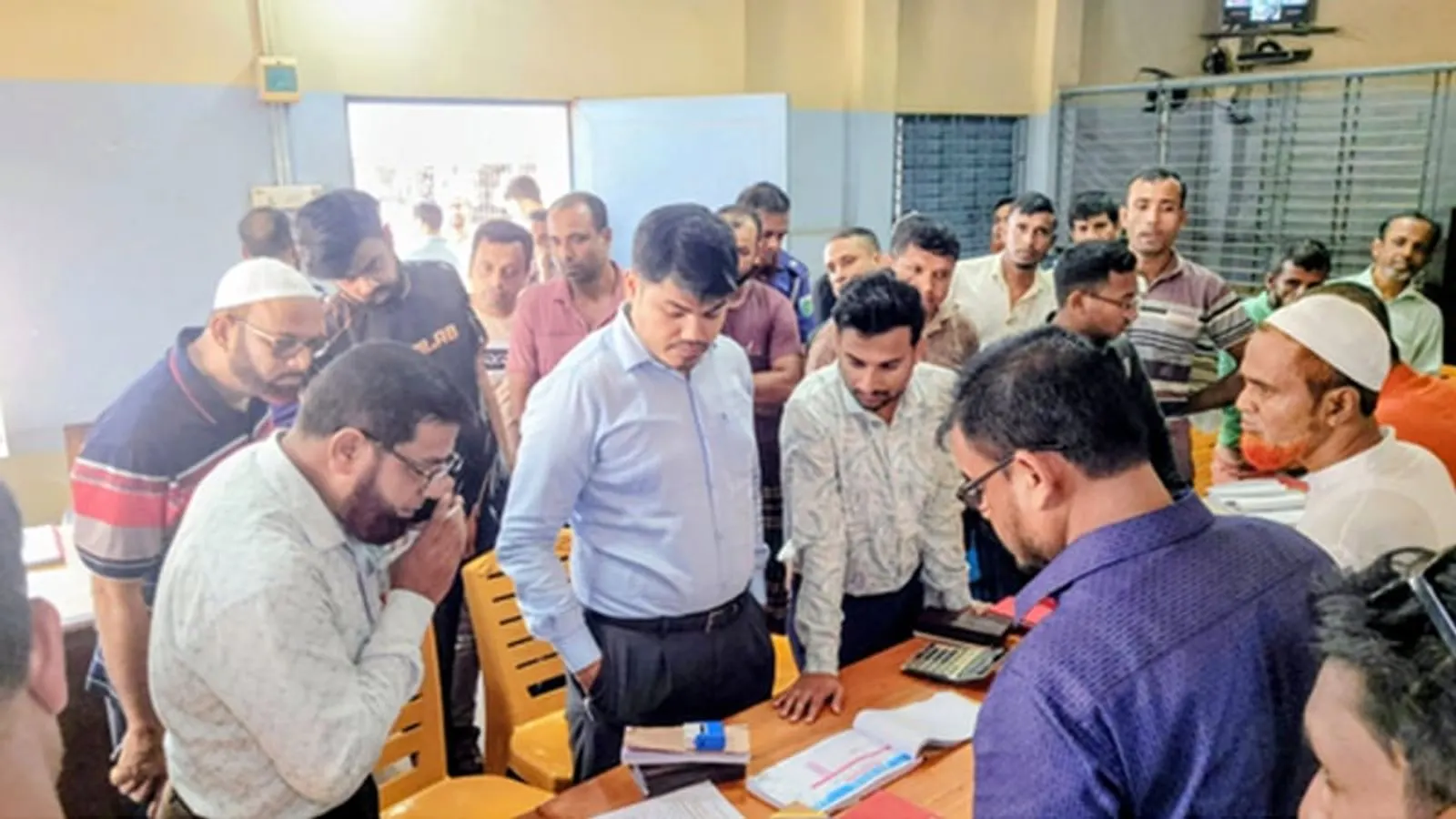 বগুড়ায় অতিরিক্ত আলু সংরক্ষণের ভাড়া নেওয়ায় জরিমানা
