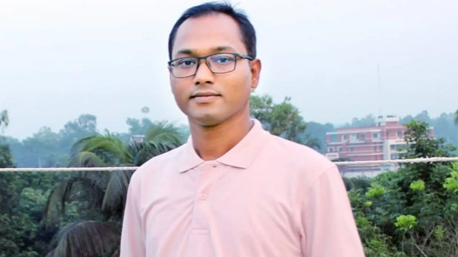 ফেনীতে বাস উল্টে কাস্টমস কর্মকর্তা নিহত, আহত ১০