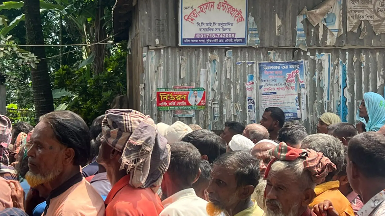 Farmers Break Shutter for Fertilizer and Detain Official in Kurigram