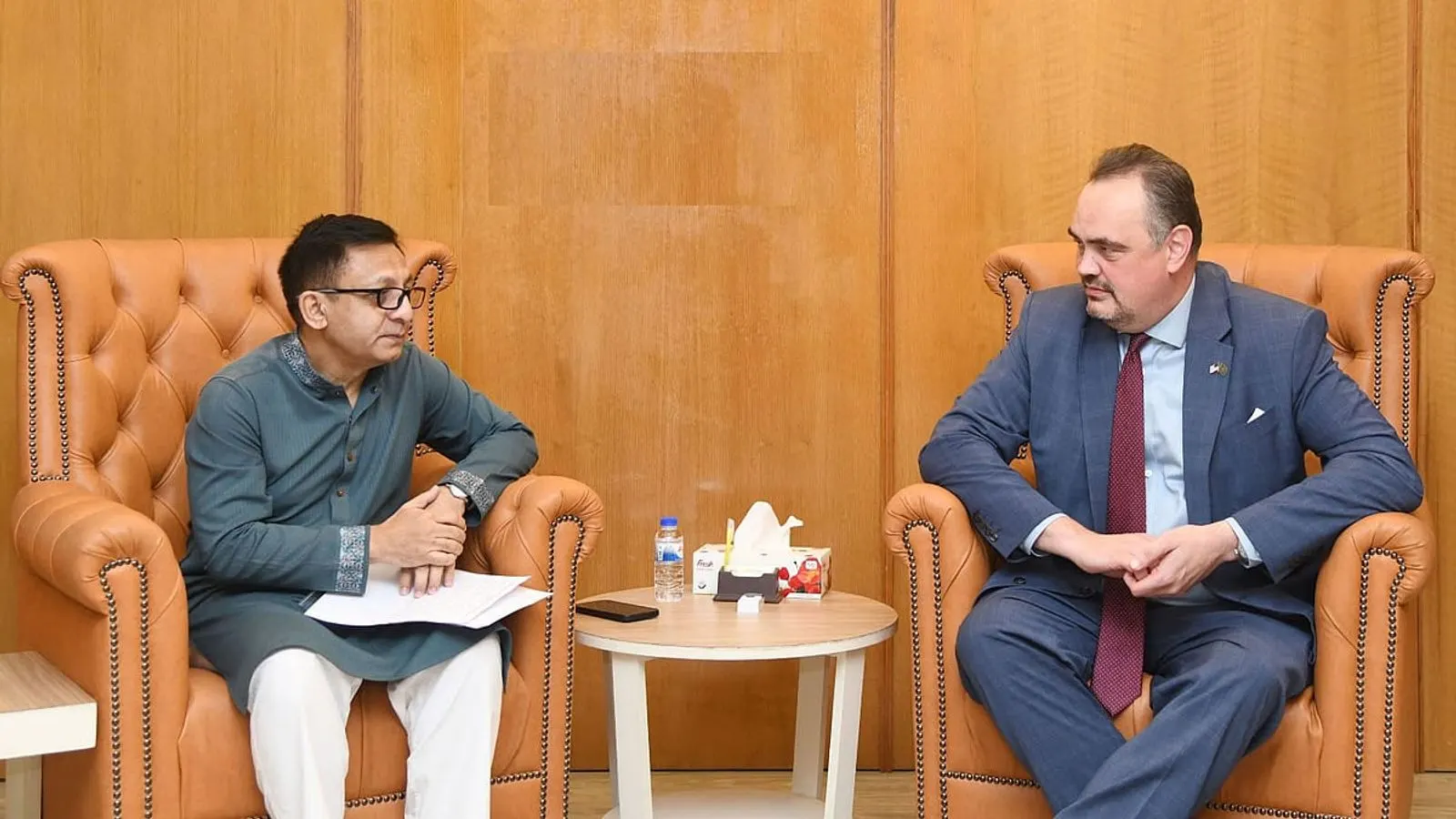 US Envoy Discusses FSRU Investment and Energy Cooperation in Dhaka