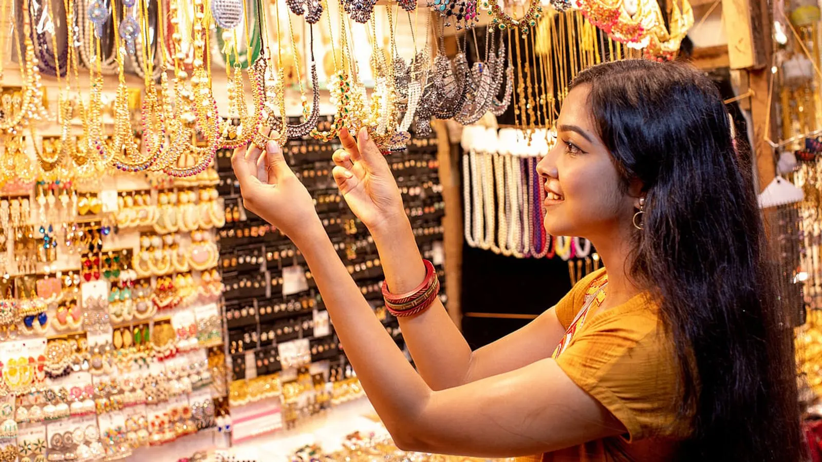 Mindful Shopping Trend 'No-Buy Challenge' Gains Popularity in Bangladesh