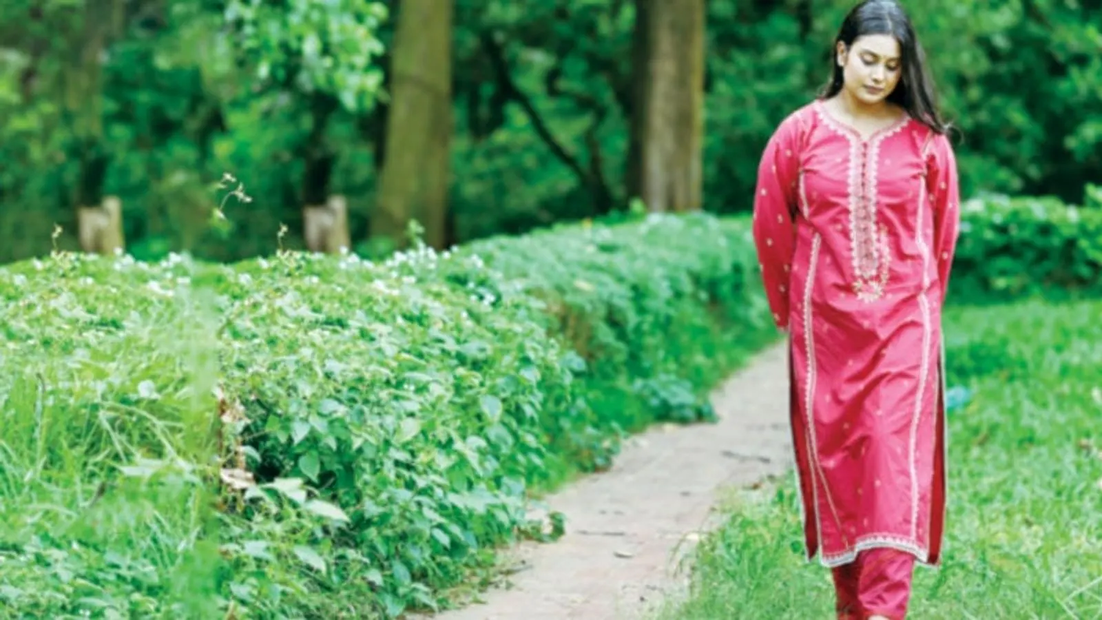 Health benefits of walking barefoot on grass and grounding