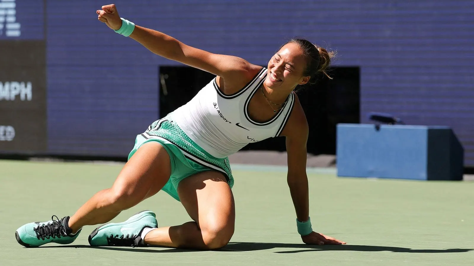 Qinwen Zheng Stuns Iga Swiatek at US Open After 5-0 Deficit