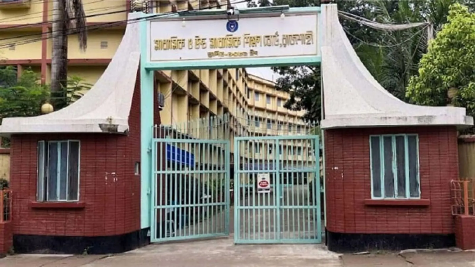 রাজশাহী শিক্ষা বোর্ডে গভীর রাতে এসএসসির খাতা পুনঃর্নিরীক্ষণ
