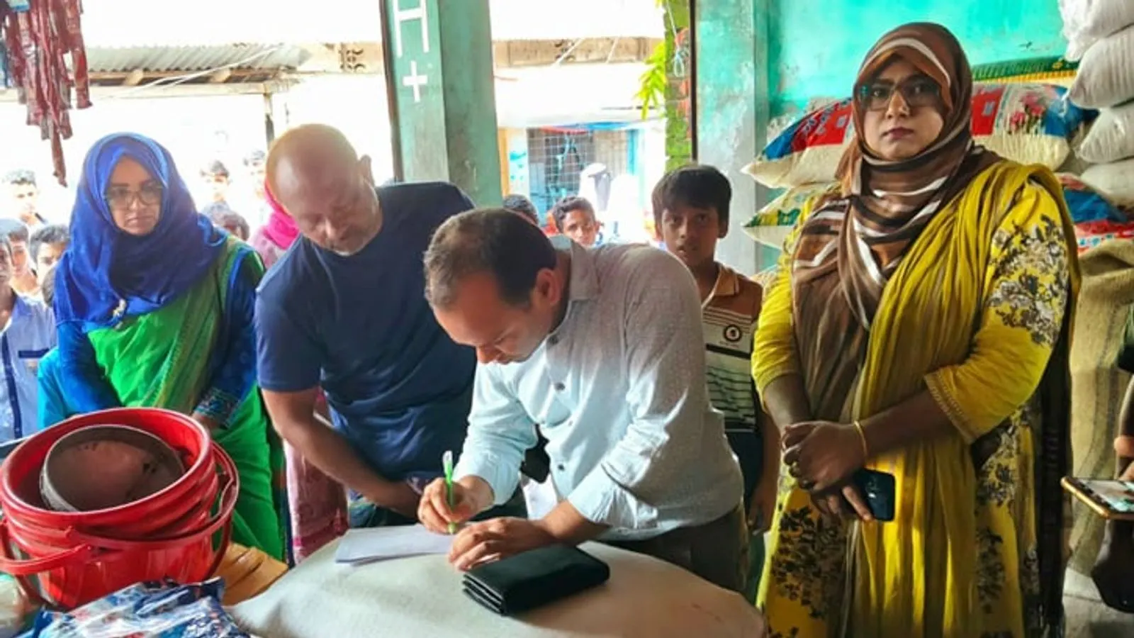 শেরপুরে ভ্রাম্যমাণ আদালতে দুই ব্যবসায়ীকে ২০ হাজার টাকা জরিমানা