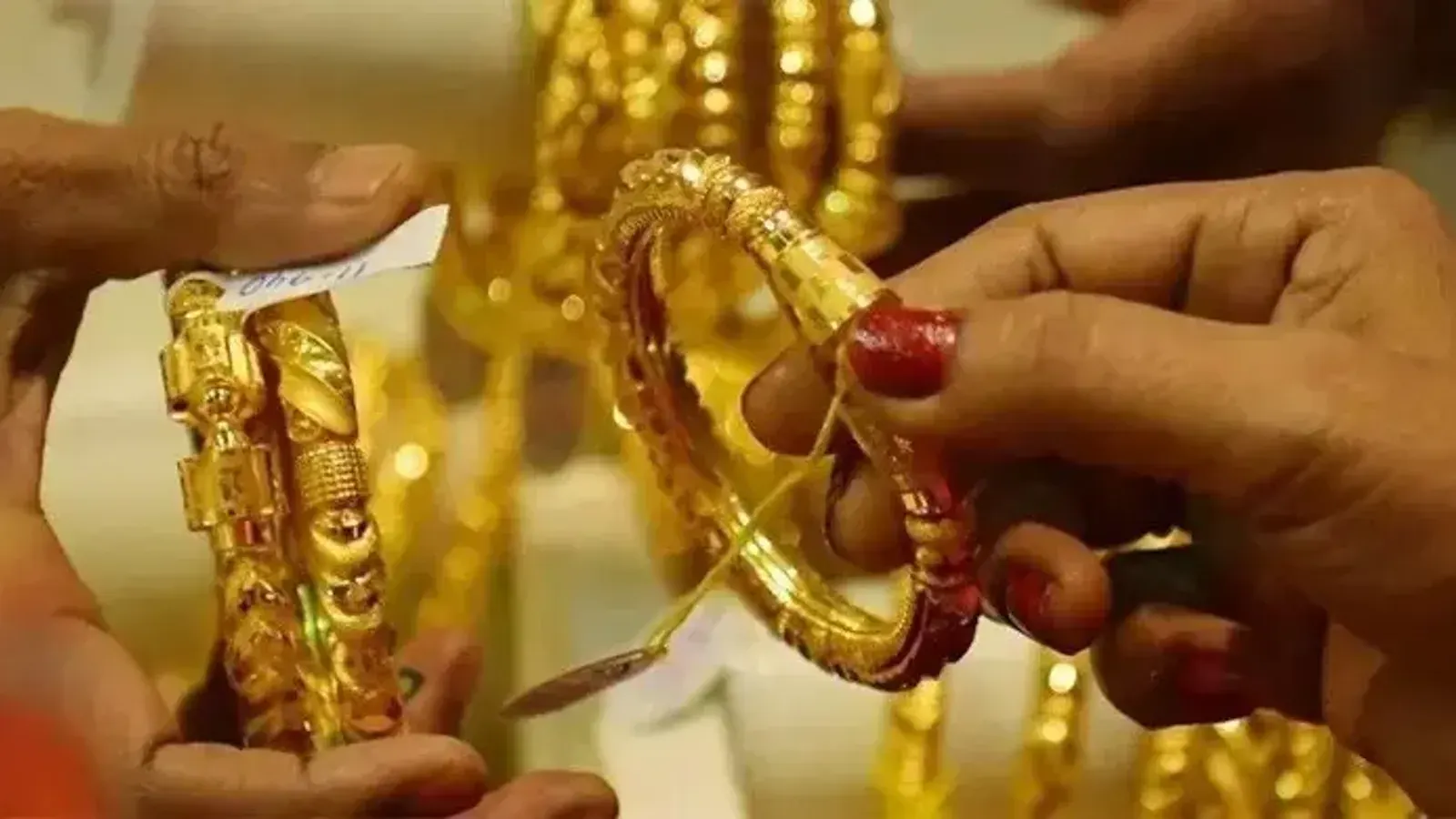 দেশে অপরিবর্তিত রয়েছে স্বর্ণ ও রুপার দাম