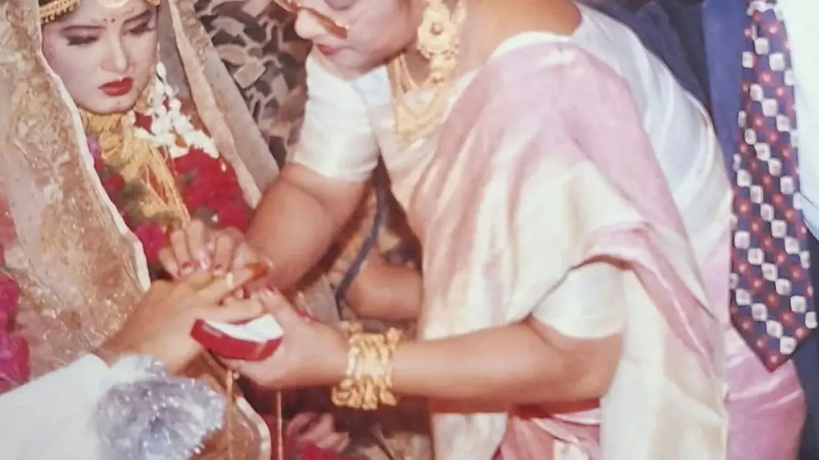 ৩১ বছর পার করল ওমর সানী-মৌসুমীর দাম্পত্য জীবন