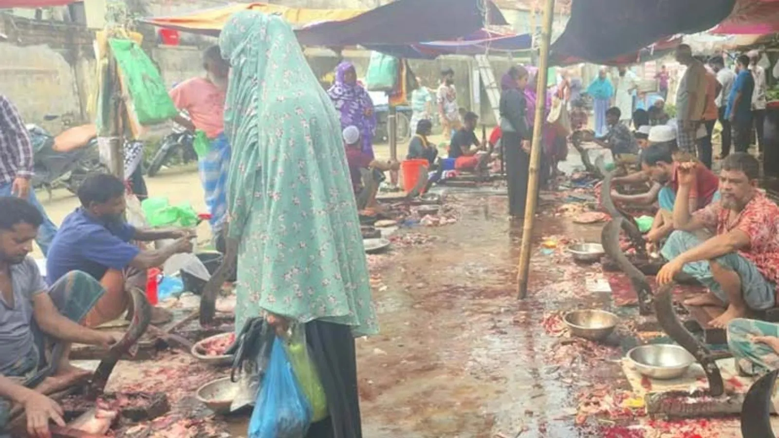 Tongi Fish Market Cutters Earn Livelihood Amid Daily Hardship