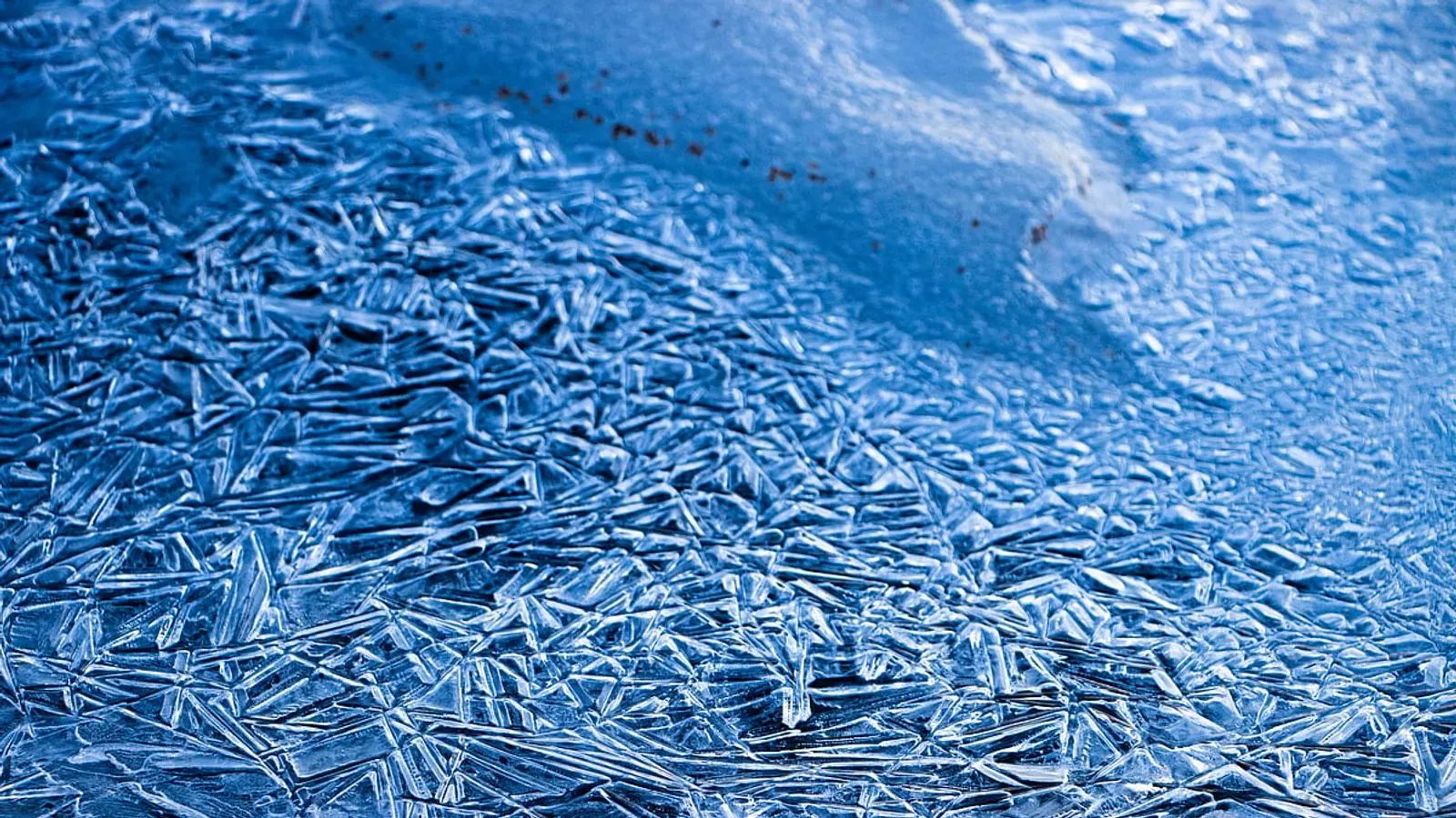 Scientists directly observe liquid-to-glass transition in water