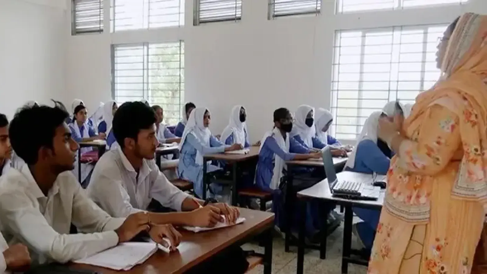 Bangladesh Eleventh-Grade Classes May Be Delayed Over Fatiha-e-Yazdaham