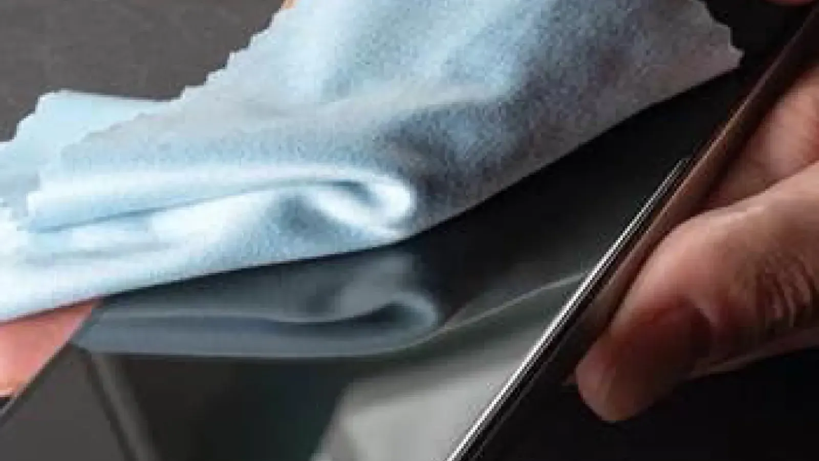 Smartphones: Expert Guidelines on Safe and Correct Cleaning Methods