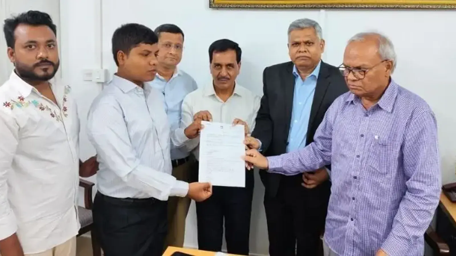 Visually Impaired Graduate Shakil Hossain Secured University Job