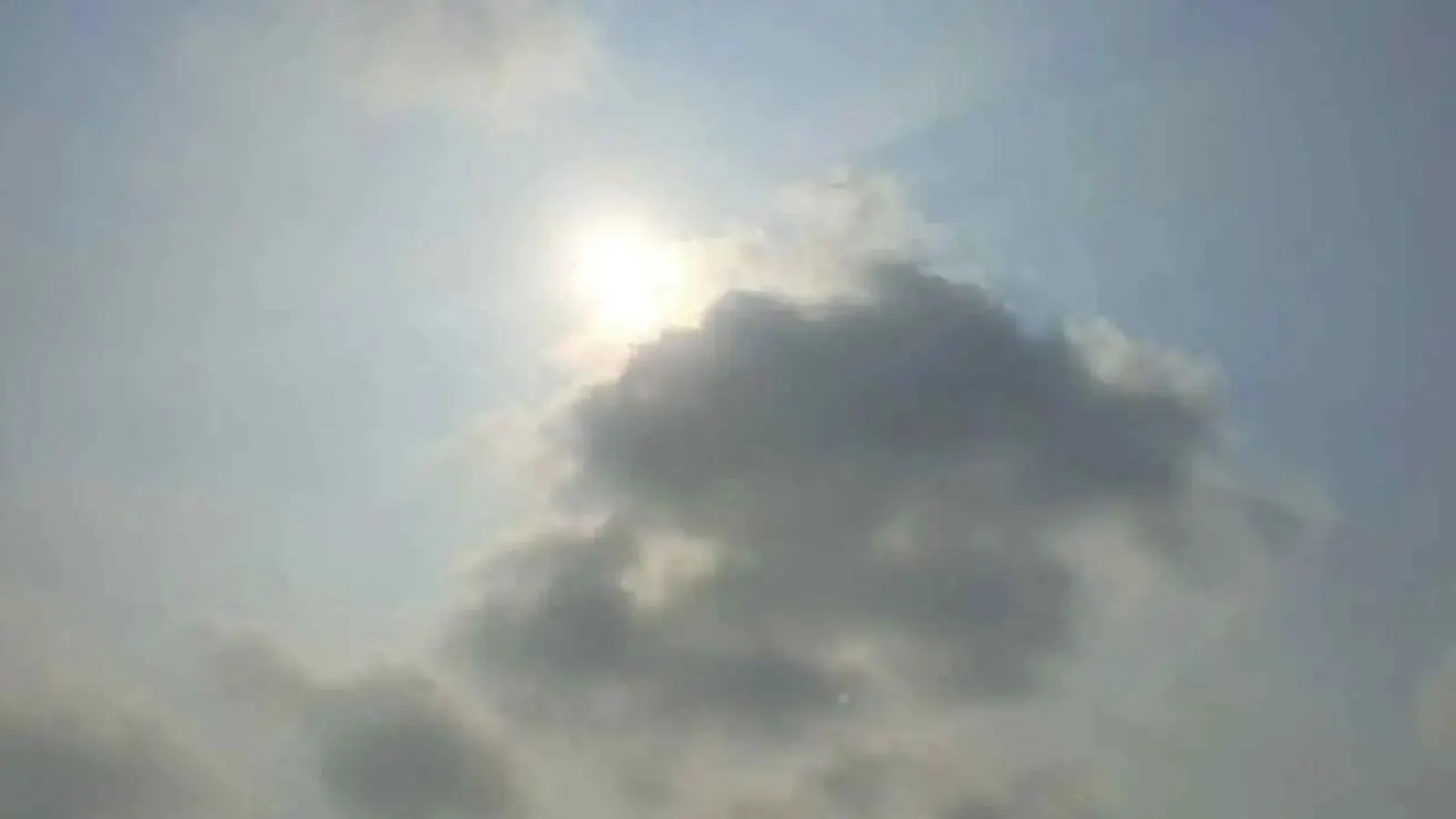 দেশের ৫ অঞ্চলে ঝোড়ো হাওয়ার পূর্বাভাস, ঢাকায় মেঘের আনাগোনা