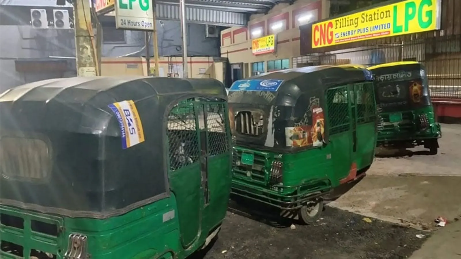 Dhaka CNG Station Crisis Leaves Drivers Stranded With Low Gas Supply