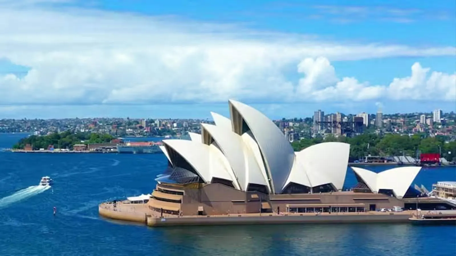 Australia Tightens Visa Rules and Proposes Limits on Student Families
