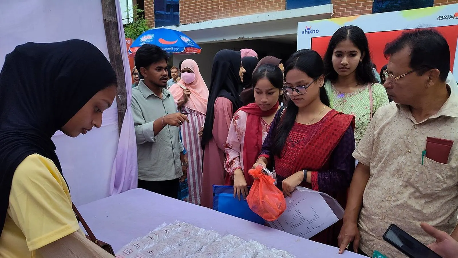 Shikho-Prothom Alo GPA-5 Student Receptions Begin Across 64 Districts