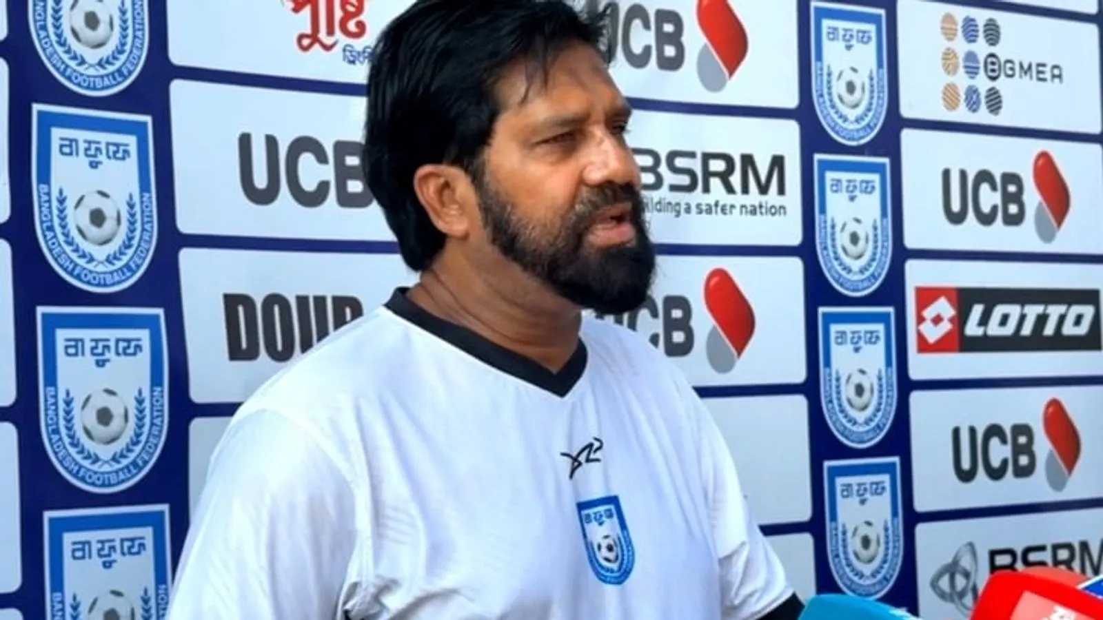 ভিসা জটিলতা কাটিয়ে ইন্দোনেশিয়ার উদ্দেশ্যে যাত্রা বাংলাদেশ দলের