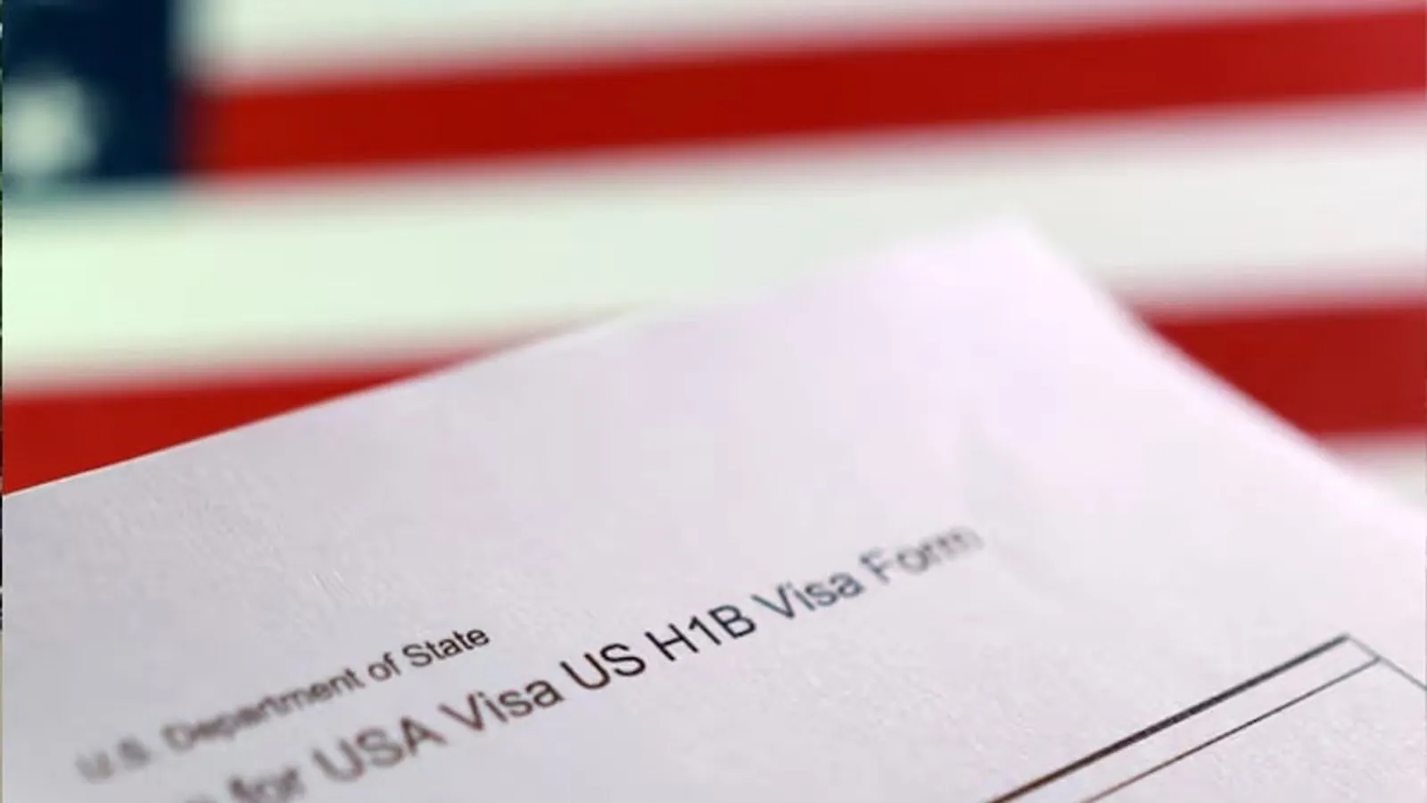 US President Donald Trump Extends $100,000 H-1B Visa Fee for Another Year